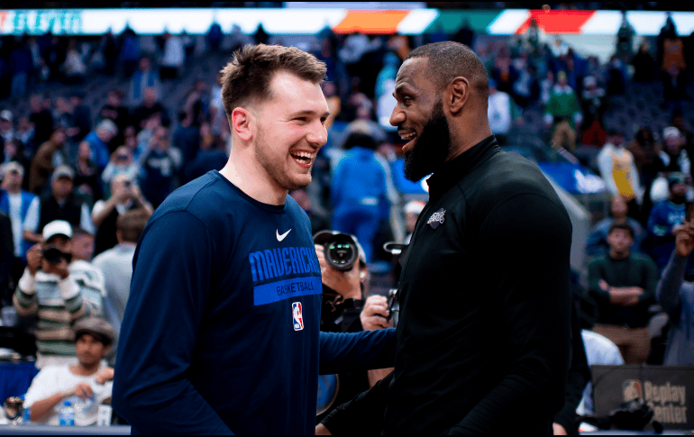 LUKA DONCIC. El jugador esloveno explicó que LeBron James se puso en contacto con él para darle la bienvenida a los Lakers. AP / ARCHIVO