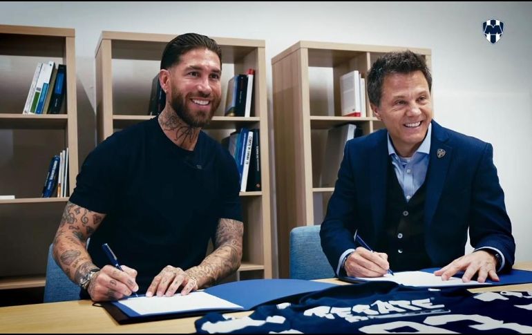 Sergio Ramos llega a Rayados y la venta de camisetas  no se hace esperar. FACEBOOK/RAYADOS