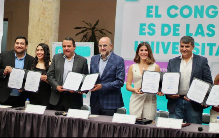 El rector de CUCEA, Luis Gustavo Padilla Montes comentó que con dicho convenio se generará un nuevo modelo en el que las y los estudiantes puedan asistir al Poder Legislativo para realizar sus prácticas profesionales y desarrollar investigación temprana. CORTESÍA.