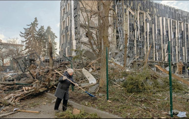 Trump insiste en que la guerra pudo evitarse y critica la devastación en ciudades ucranianas. AFP