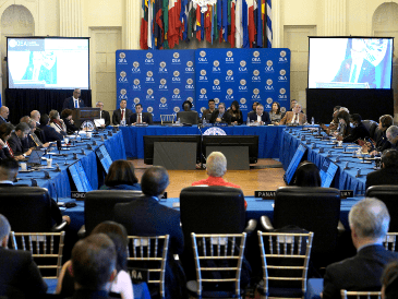 Los dos candidatos al Secretario General de la OEA se oponen sobre los casos de Venezuela y de China. EFE/L. Nolly