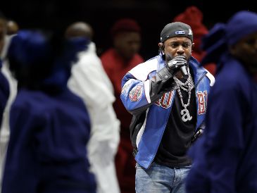 El calzado de Kendrick Lamar llamó la atención del público. EFE/E. LESSER