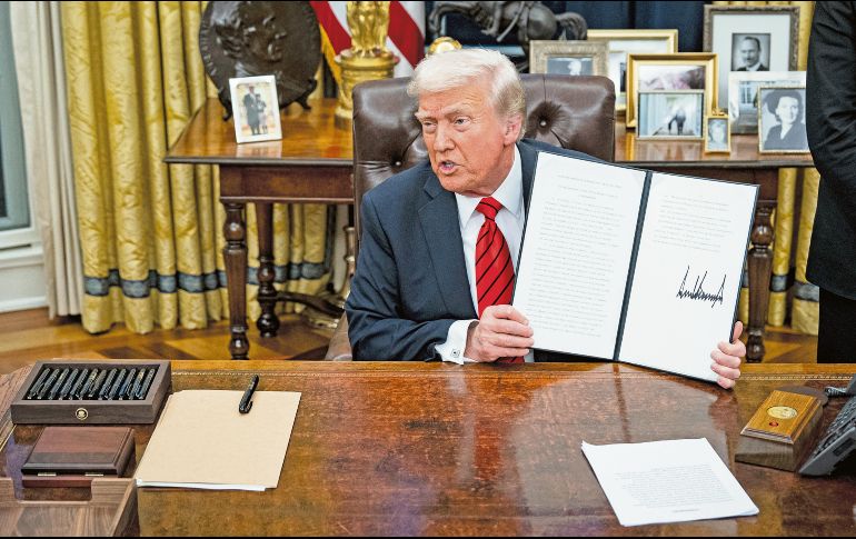 El presidente estadounidense faltó a su promesa de pausar la aplicación de impuestos por un mes; especialistas afirman que la medida también impactará a los habitantes de ese país. EFE