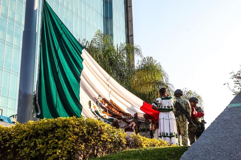 El himno mexicano fue interpretado por Abraham Navarro, Semifinalista de Rugido UdeG. EL INFORMADOR/A. NAVARRO