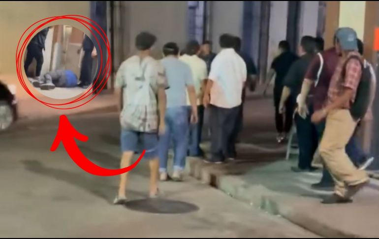 El hombre quedó tirado a mitad de la vía pública después de negarse a pagar X/ @desdebalcon