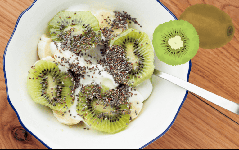 Para maximizar sus beneficios, se recomienda consumir un kiwi fresco en ayunas, ya sea solo o combinado con otros ingredientes saludables. ESPECIAL