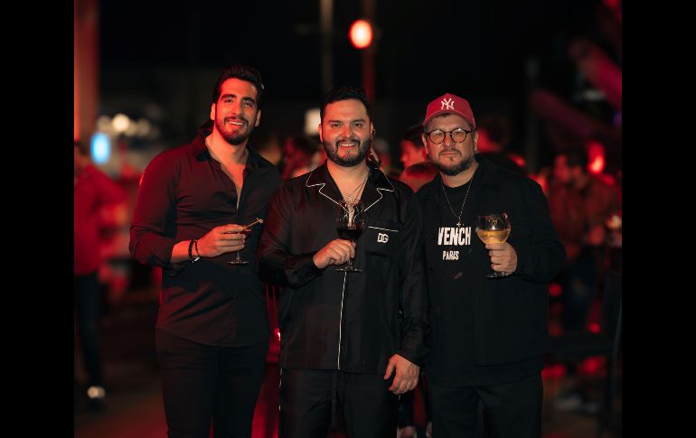 César Arturo Villegas con invitados. ESPECIAL/CORTESÍA MAESTROS JOYEROS.