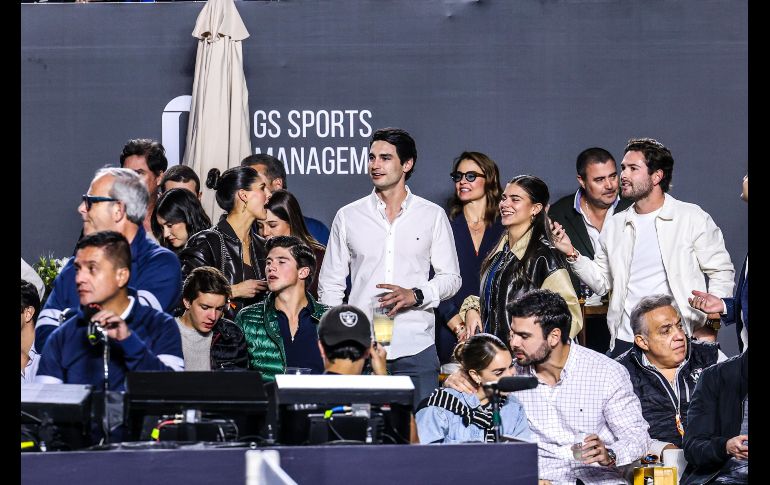 Música, luces y un ambiente único fue lo que brindó la primera fecha del UTS en Guadalajara, por lo que la afición tapatía se desbordó en emociones y disfrutó de un espectáculo top a nivel mundial, llenando el Complejo Panamericano de Tenis. EL INFORMADOR / A. Navarro.