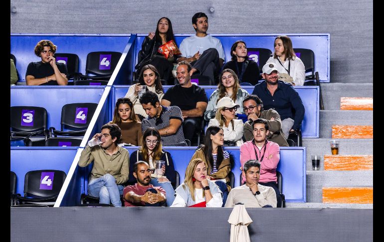 Música, luces y un ambiente único fue lo que brindó la primera fecha del UTS en Guadalajara, por lo que la afición tapatía se desbordó en emociones y disfrutó de un espectáculo top a nivel mundial, llenando el Complejo Panamericano de Tenis. EL INFORMADOR / A. Navarro.