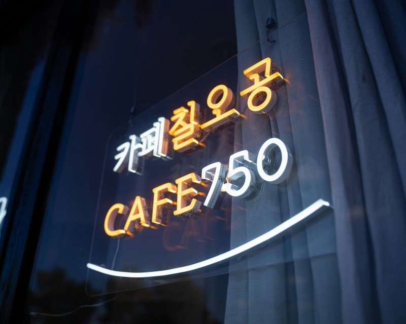 Los cafés temáticos han ganado una gran popularidad en Corea del Sur. UNSPLSH/ A. Persegol 