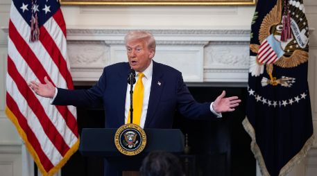 A finales de enero, en declaraciones a la prensa en la Casa Blanca, Trump ya había advertido de que no permitirá la compra de petróleo venezolano como hizo Biden. EFE/F. GHUNG/POOL