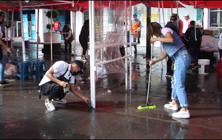 Influencer demuestra las diferencias entre estropajos para una mejor limpieza. SUN / ARCHIVO