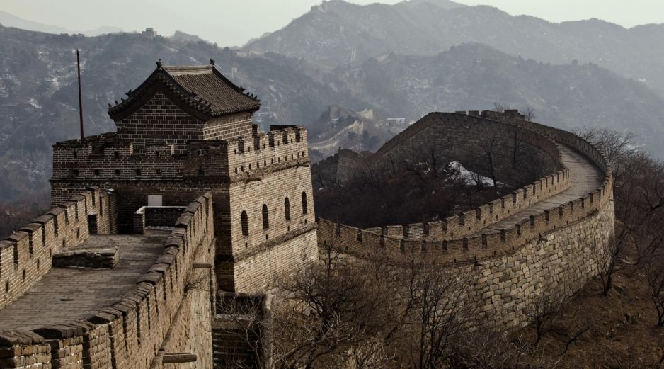 El descubrimiento de unas ruinas en la provincia de Shandong, China, sitúa el inicio de la construcción de la Gran Muralla 300 años antes de lo que se pensaba hasta ahora. ESPECIAL / CANVA