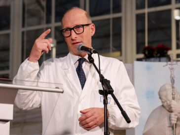 Sergio Alfieri del Hospital Universitario Gemelli actualiza el estado de salud del papa Francisco. EFE / ARCHIVO