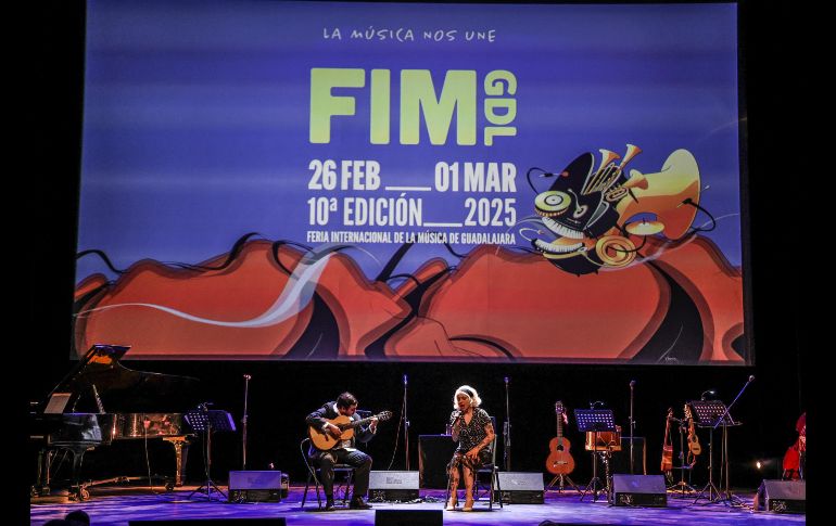 Se leyeron algunos poemas de Violeta e interpretaron canciones junto a Mon Laferte y Javiera Parra. EL INFORMADOR/ A. Navarro.