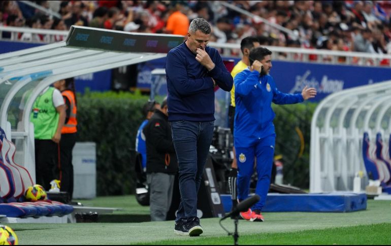 Guadalajara emitió un comunicado a través de sus redes sociales, asegurando que el entrenador fue trasladado al hospital. IMAGO7.