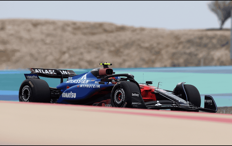 Carlos Sainz, ahora con Williams, firmó la mejor vuelta del día con un tiempo de 1:29.348, consolidando una jornada completa en pista. EFE / A. Haider