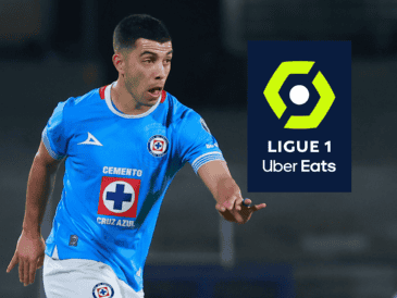Erik Lira, jugador de Cruz Azul, durante un partido del Clausura 2025 en la Liga MX. IMAGO7