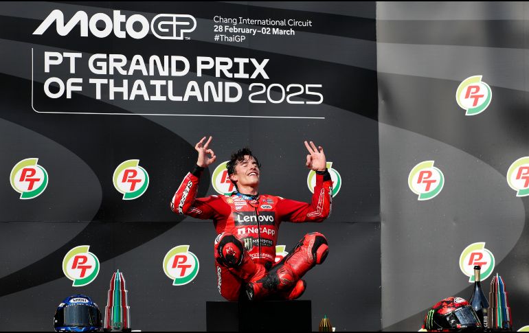 Tras firmar la 'pole' y llevarse la victoria en el Tissot Sprint, culminó el primer 'round' de 2025 con una inteligente victoria que le sitúa como líder de MotoGP™ 1932 días después. EFE/R. YONGRIT.