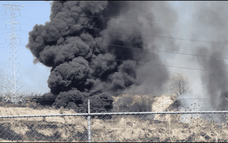 El incendio ocurrió en un predio con pastizal y residuos en las colonias Las Agujas y La Mojonera, en las inmediaciones del Technology Park, en el poblado de Nextipac. CORTESÍA