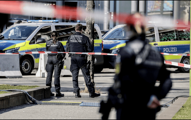 El vocero de la policía local dijo que podía confirmar que un vehículo entró en una zona peatonal de la ciudad y atropelló a un grupo, causando 
