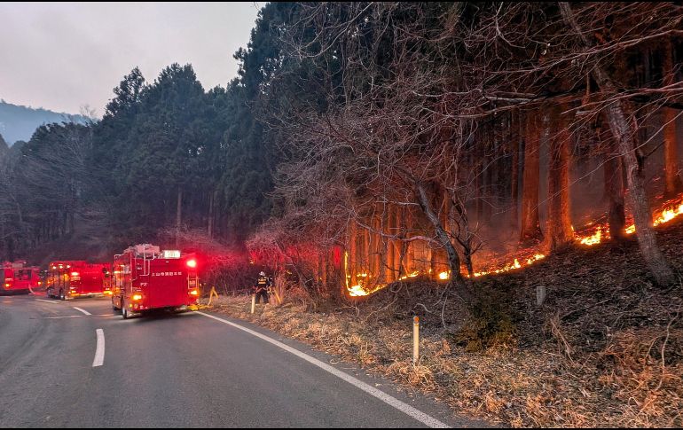El incendio forestal ha traído a los vecinos reminiscencias del terremoto y tsunami del 11 de marzo de 2011. EFE / EPA / Fire and Disaster Management Agency Handout