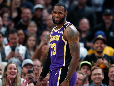 La marca de los 50 mil puntos y LeBron, los separan tan solo un punto. AP/ARCHIVO