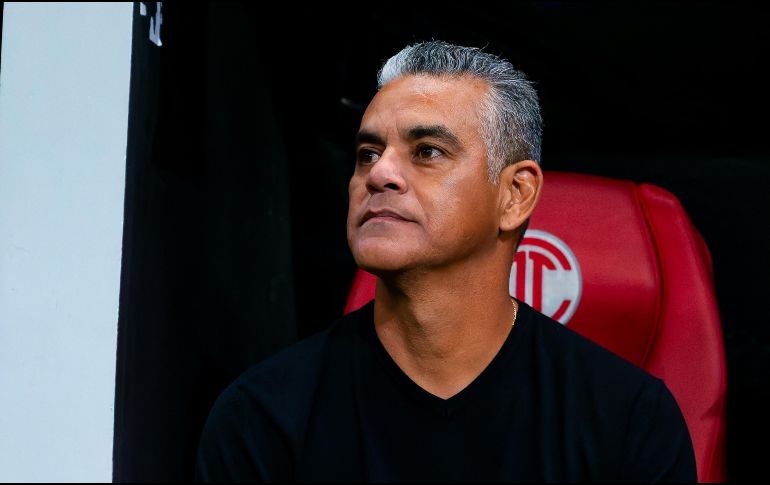 Gerardo Espinoza continúa con los ajustes en su cuerpo técnico en Chivas. Aunque la presencia de Pepe Meléndez fue aceptada para dirigir a Chivas en su partido contra Pumas, Espinoza decidió traer a sus propios colaboradores. ARCHIVO/ IMAGO7