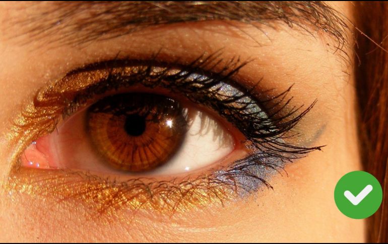 Para resaltar la calidez y profundidad de los ojos marrones es esencial seleccionar tonos que contrasten o complementen su pigmentación natural. Pixabay y Canva