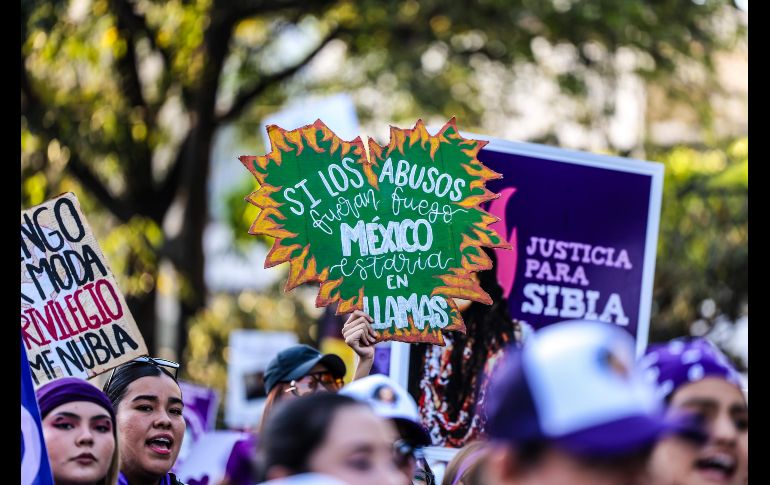 Miles de mujeres de todas las edades, se reunieron en Guadalajara para manifestarse por la violencia de género en el marco del 8M. EL INFORMADOR/ A. Navarro.