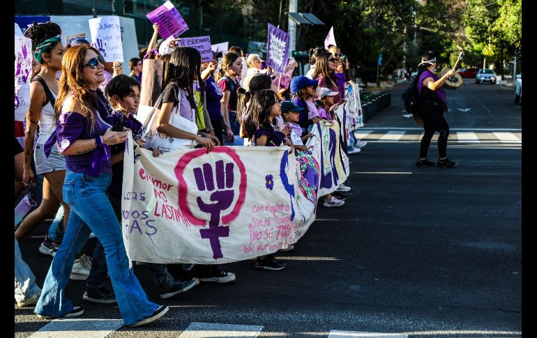 Miles de mujeres de todas las edades, se reunieron en Guadalajara para manifestarse por la violencia de género en el marco del 8M. EL INFORMADOR/ A. Navarro.
