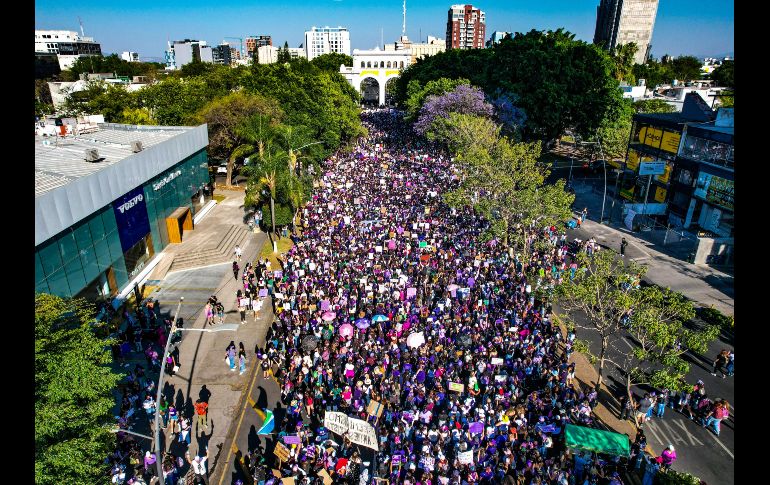 Miles de mujeres de todas las edades, se reunieron en Guadalajara para manifestarse por la violencia de género en el marco del 8M. EL INFORMADOR/ A. Navarro.