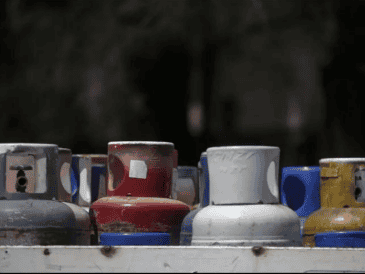 Es importante que los consumidores verifiquen que los precios aplicados por los distribuidores no excedan los límites establecidos por la CRE. EL INFORMADOR/ARCHIVO