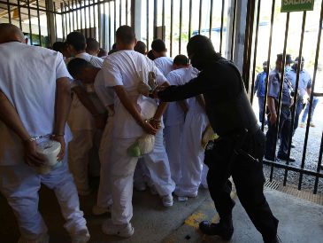 El Salvador aceptará a los criminales a cambio de seis millones de dólares. EFE/Archivo