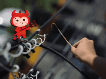 Legalmente, la CFE puede proceder ante los casos de alteración de medidores eléctricos O "diablitos" con prisión o multas. EL INFORMADOR / ARCHIVO