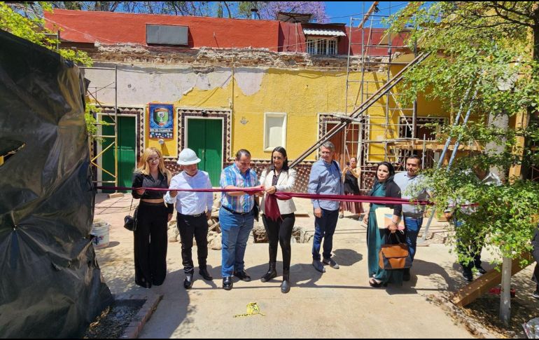 Las obras de rehabilitación comenzaron oficialmente con la presencia de los locatarios del mercado y la presidenta municipal, Laura Imelda Pérez Segura. CORTESÍA.