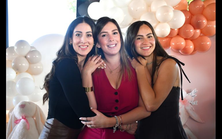 Alma Wilson, Fer Contreras y Daniela del Toro. GENTE BIEN JALISCO/ Marifer Rached
