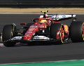Lewis Hamilton se llevó la victoria en la carrera sprint del Gran Premio de China, dominando de principio a fin y consiguiendo su primer triunfo con Ferrari. AP / A. Wong