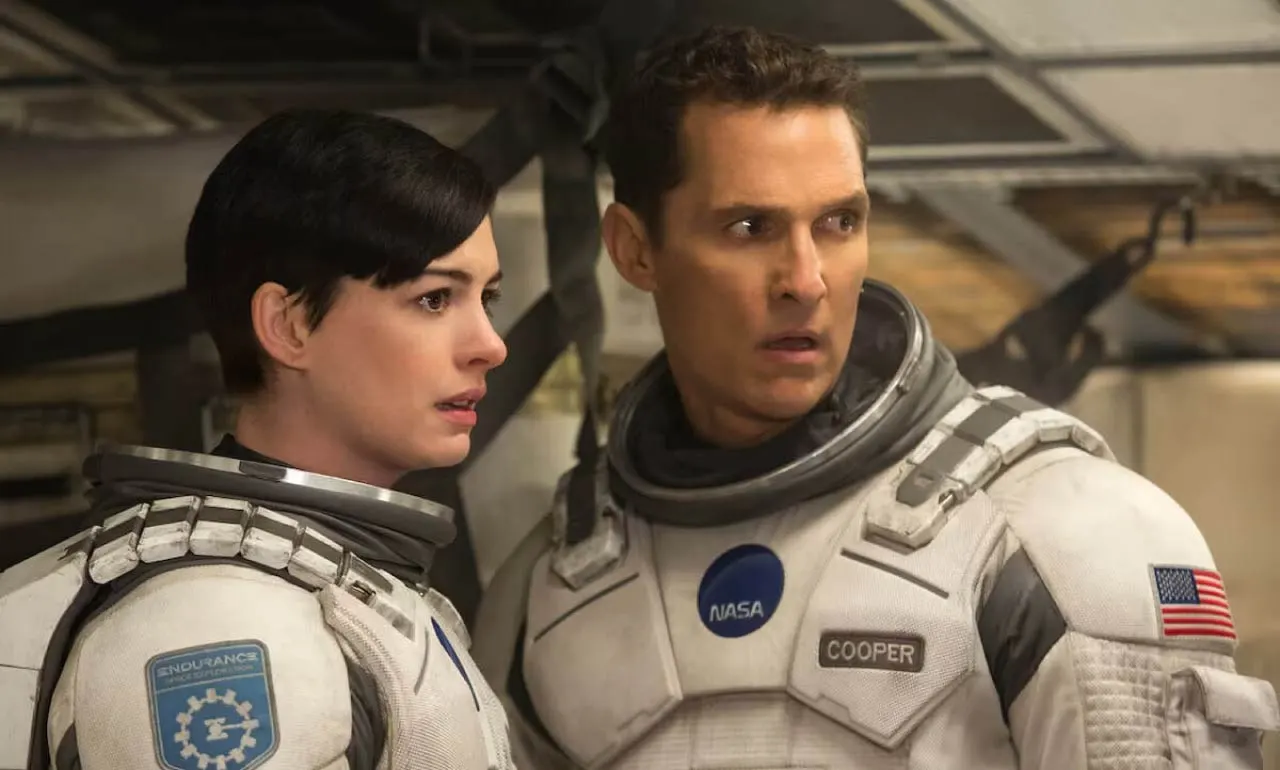 Interestelar. Protagonizada por Matthew Mcconaughey y Anne Hathaway