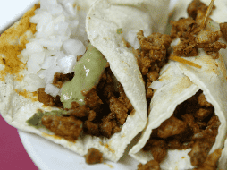 Los tacos al pastor son uno de los platillos más populares en México y forman parte de la dieta cotidiana de muchas personas. EL INFORMADOR / ARCHIVO