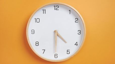 Debemos de tener en cuenta cómo la relación que tenemos con  nuestro tiempo está influenciada por nuestras emociones. CANVA/ ESPECIAL