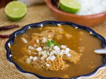 En México, es común referirse a estas cuatro partes del estómago como menudo. Estas incluyen: pancita, panal, libro y cuajo. También se suele añadir la tripa y las patas a los platillos que llevan este ingrediente. ESPECIAL / CANVA