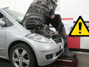 Cuando un automóvil pierde la computadora, es como si "muriera" ya que no puede ponerse en marcha. Pexels y Canva