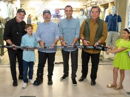 Corte de Listón de MAJA Sportswear por Hiram Torres, Mateo Torres, José Ignacio De Nicolás, Humberto Iriarte y Miguel Ángel Tatto. GENTE BIEN JALISCO / C. Jimeno