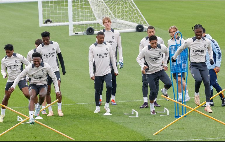 El Madrid podría dejar vacante el título esta día si no remonta un déficit de tres goles frente al Arsenal. EFE/J. Gandul