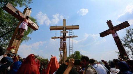 El momento más significativo de la representación se vivirá el viernes 18 de abril, cuando se escenifique la crucifixión de Jesús en el Cerro de la Estrella. FACEBOOK / ALCALDÍA DE IZTAPALABA