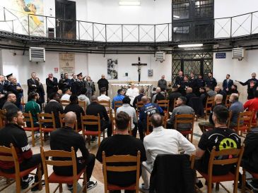 El papa Francisco pasó brevemente por la de 