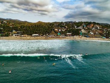 Sayulita no solo es un paraíso para surfistas, sino un lugar donde la vida se celebra al ritmo de las olas, el arte y la buena vibra. GOBIERNO DE NAYARIT