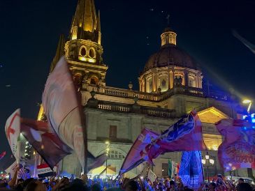 Desde las 19:00 horas comenzaron a llegar los seguidores del Rebaño, pero fue alrededor de las 20:30 cuando arrancó oficialmente la celebración.