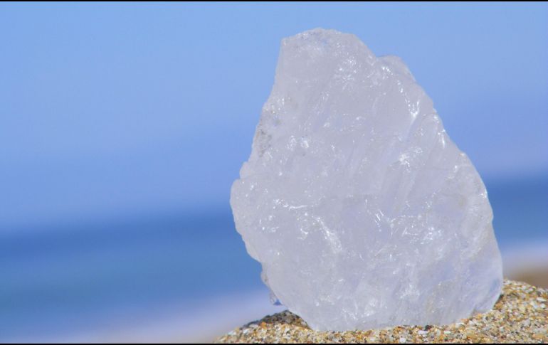 La piedra de alumbre debe aplicarse sobre la piel limpia y ligeramente húmeda. ESPECIAL / CANVA